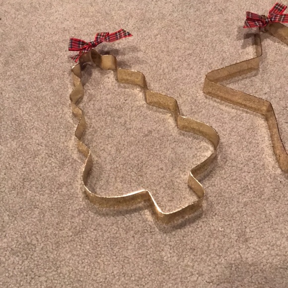 Goldtone Metal Faux Cookie Cutter Christmas Decor - Picture 2 of 3
